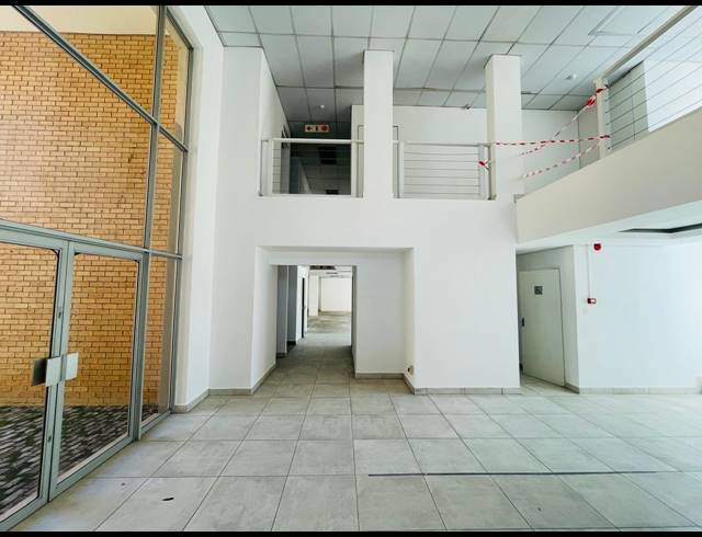 2,300M² OFFICE TO LET IN MIDRIDGE PARK